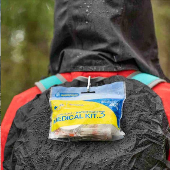 adventure-medical-kits-ultralight-watertight-medical-kit-3-hiking_600x.jpg