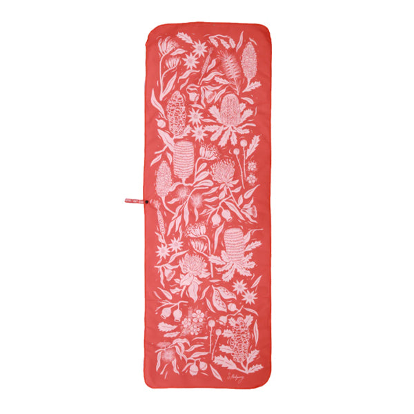 mont-flora-microfibre-travel-towel-large-orange_600x.jpg